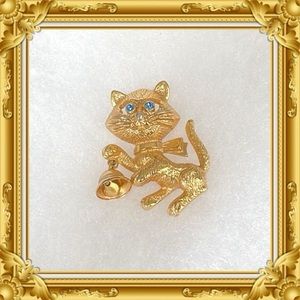 💕Beautiful Vintage Gold Tone Avon Kitty Pin with Bell💕